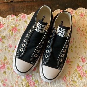 Converse low-tops slip on size 5.5 black EUC